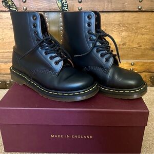 Dr Martens 1460 Vintage made England Lace up.  Women’s size  8 Men’s size 7.